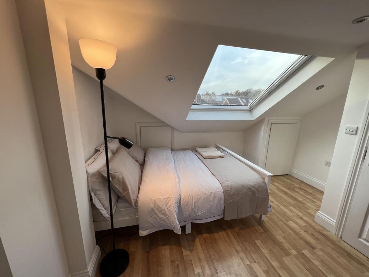 ホテル 4 Wharncliffe Drive Hanwell エクステリア 写真