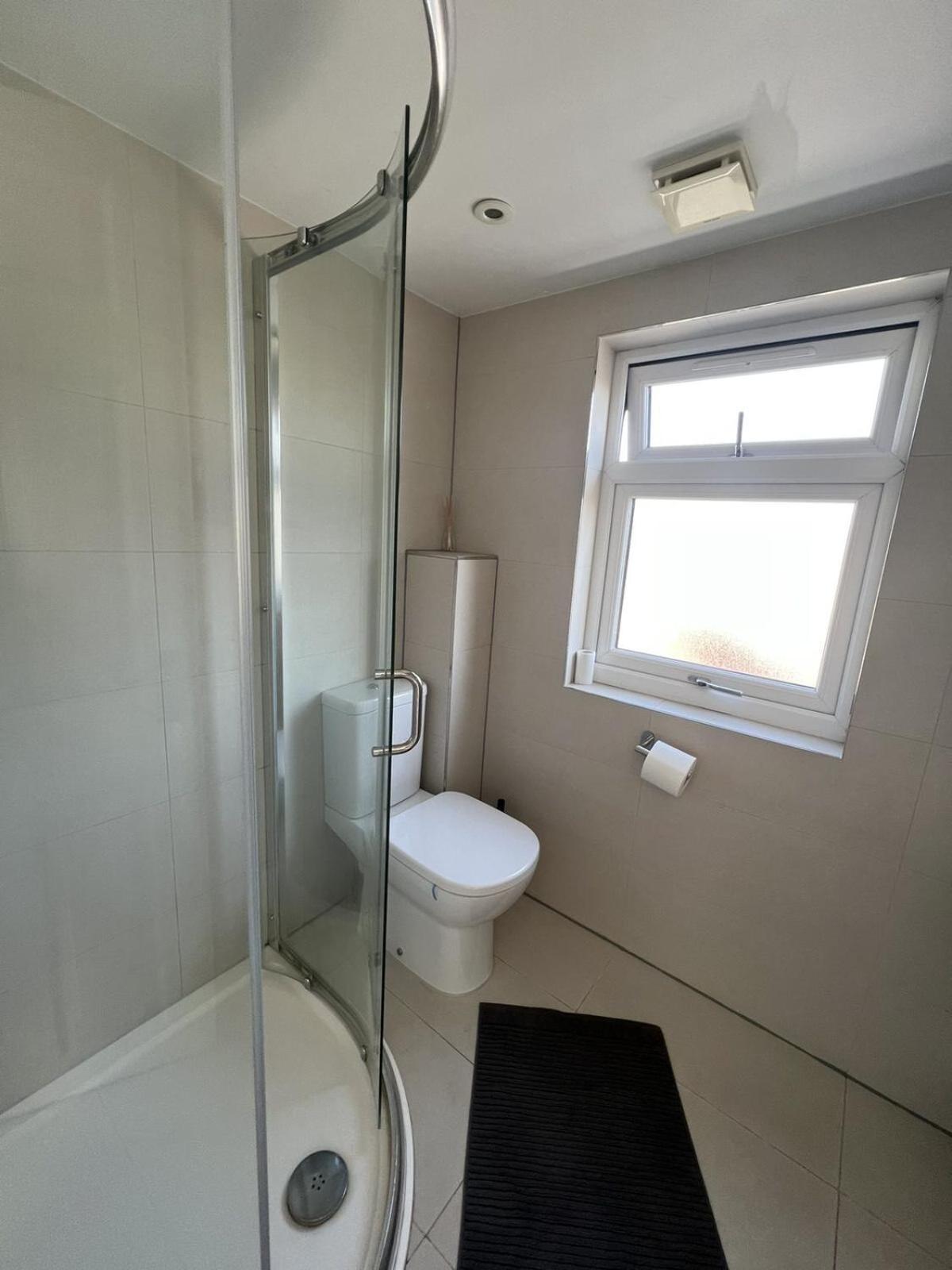 ホテル 4 Wharncliffe Drive Hanwell 部屋 写真