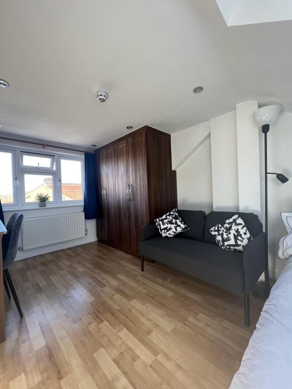ホテル 4 Wharncliffe Drive Hanwell 部屋 写真